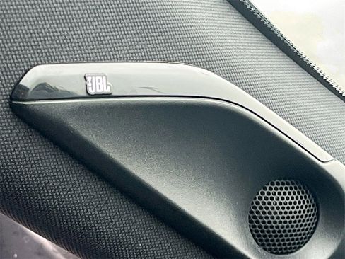 Used 2024 Toyota Venza Limited image 19