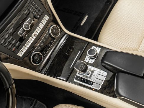 Used 2013 Mercedes-Benz SL 550 image 28