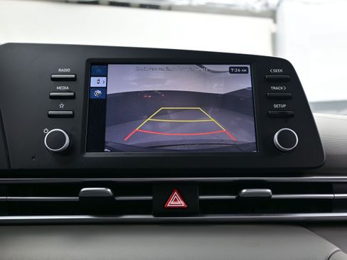 Used 2024 Hyundai Elantra SE FWD image 17
