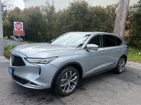 Used 2023 Acura MDX SH-AWD w/ Technology Package image 2