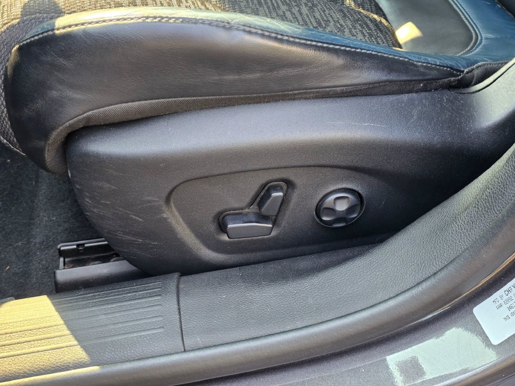 Used 2015 Chrysler 200 S w/ Comfort Group FWD image 14