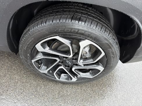 Used 2024 Chevrolet Trax RS w/ Sunroof Package FWD image 12