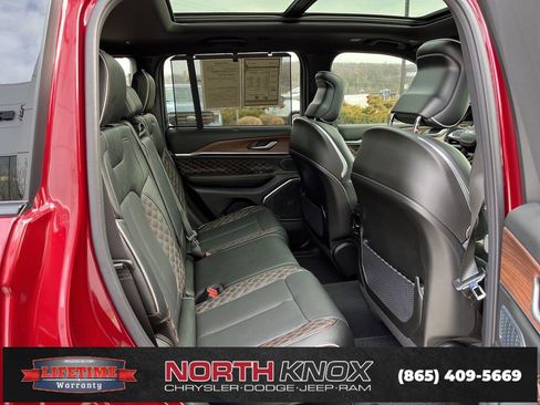 Used 2025 Jeep Grand Cherokee Summit w/ Obsidian Package image 23