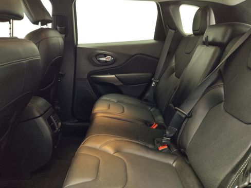 Used 2021 Jeep Cherokee Latitude Lux w/ Comfort/Convenience Group image 18