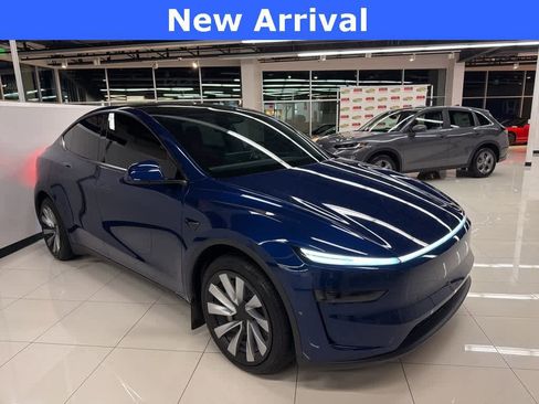 Used 2026 Tesla Model Y AWD image 1