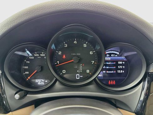 Certified 2021 Porsche Macan AWD/4WD image 16