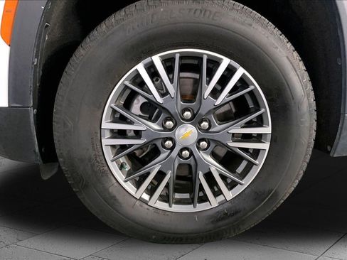 Used 2024 Chevrolet Traverse LT AWD/4WD image 9