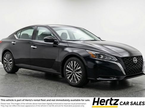 Used 2025 Nissan Altima 2.5 SV image 1