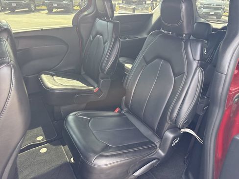 Used 2025 Chrysler Pacifica Select FWD image 17