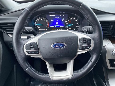 Used 2020 Ford Explorer XLT image 17