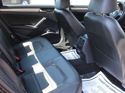 Used 2021 Volkswagen Passat 2.0T SE image 11