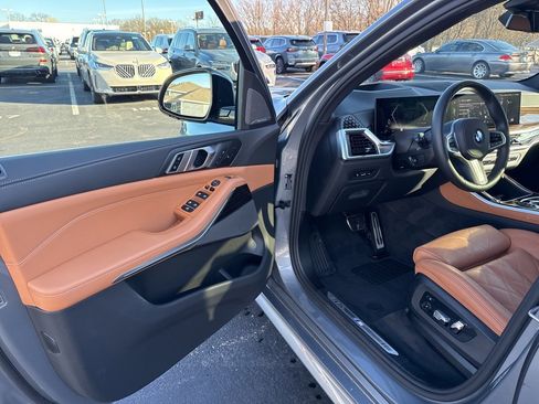 Used 2025 BMW X5 xDrive40i w/ M Sport Package image 10
