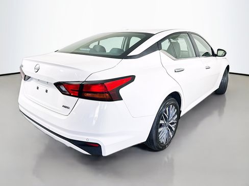Used 2025 Nissan Altima 2.5 SV AWD/4WD image 7