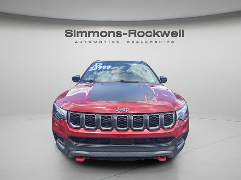 Used 2025 Jeep Compass Trailhawk w/ Trailhawk Elite Group AWD/4WD image 6