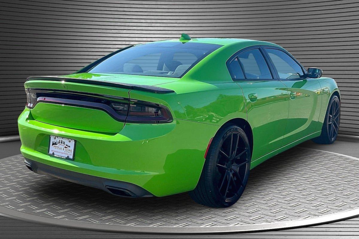 Used 2017 Dodge Charger SXT w/ Rallye Group RWD image 6
