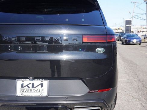 Used 2023 Land Rover Range Rover Sport SE AWD/4WD image 19