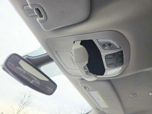 Used 2024 Chrysler Pacifica Touring-L image 34