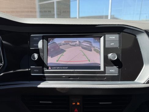 Used 2024 Volkswagen Jetta SE w/ Panoramic Sunroof Package image 21