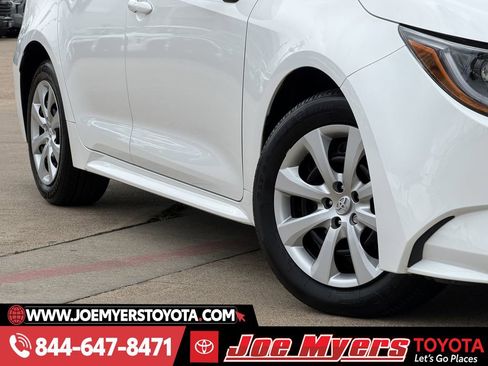Used 2025 Toyota Corolla LE image 12