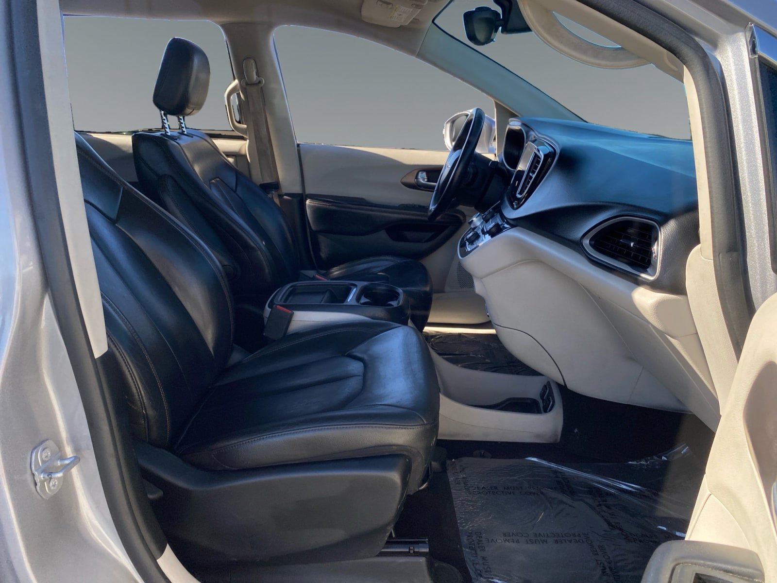 Used 2017 Chrysler Pacifica Touring-L FWD image 15