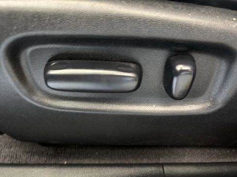 Used 2012 Toyota Highlander SE w/ Tow Pkg image 19