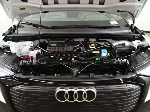 Used 2025 Audi Q4 e-tron Premium Plus w/ Premium Plus image 18