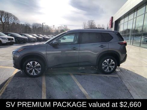 Used 2023 Nissan Rogue SV w/ SV Premium Package image 3