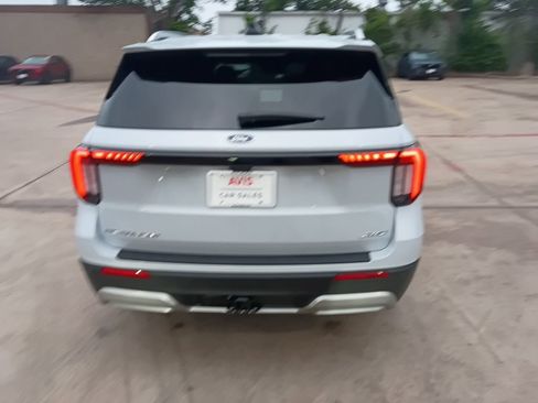 Used 2025 Ford Explorer Platinum w/ LUX Leather Package image 11