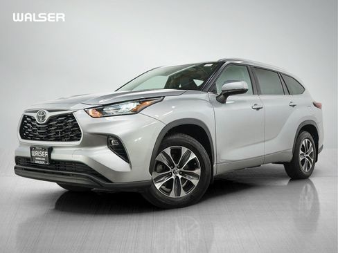 Used 2025 Toyota Highlander XLE AWD/4WD image 1