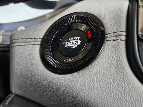 Certified 2024 Jeep Compass Limited image 9