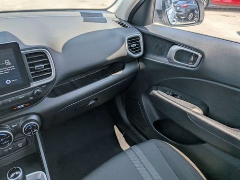 Used 2025 Hyundai Venue SEL FWD image 19