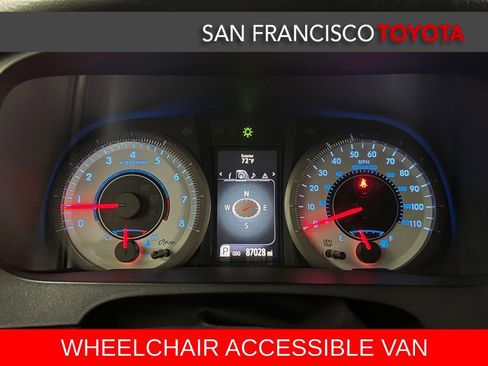 Used 2017 Toyota Sienna SE image 38