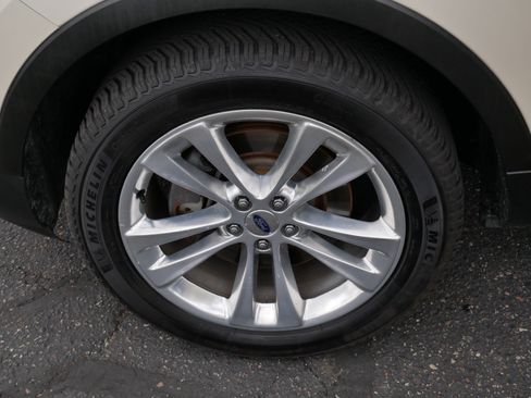 Used 2018 Ford Explorer XLT w/ Equipment Group 202A AWD/4WD image 15