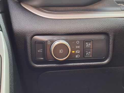 Used 2022 Ford Explorer XLT w/ Equipment Group 202A AWD/4WD image 17