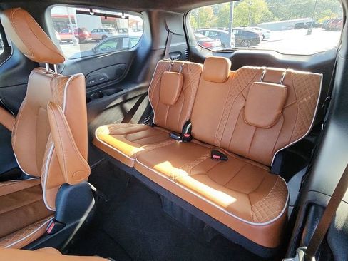 Used 2024 Chrysler Pacifica Pinnacle w/ Trailer Tow Group image 28