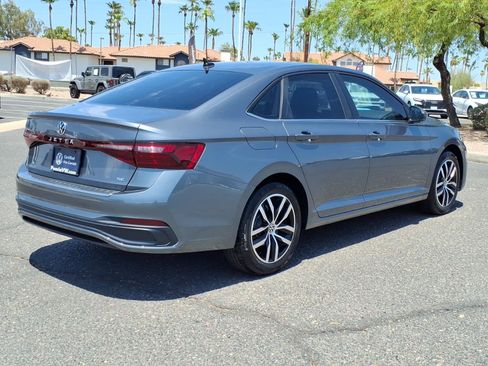 Used 2025 Volkswagen Jetta SE FWD image 7
