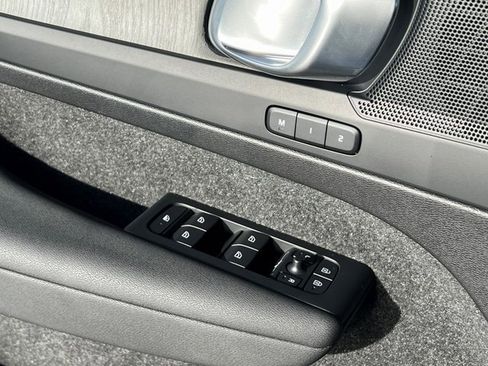 Certified 2026 Volvo XC40 B5 Plus w/ Protection Package Premier image 38