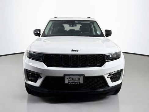 Used 2023 Jeep Grand Cherokee Limited w/ Luxury Tech Group II AWD/4WD image 2