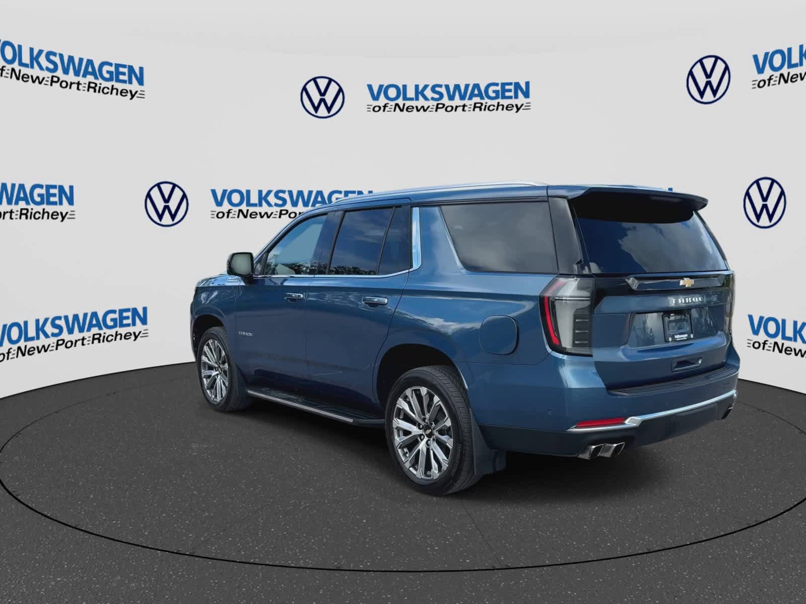 Used 2025 Chevrolet Tahoe High Country AWD/4WD image 6