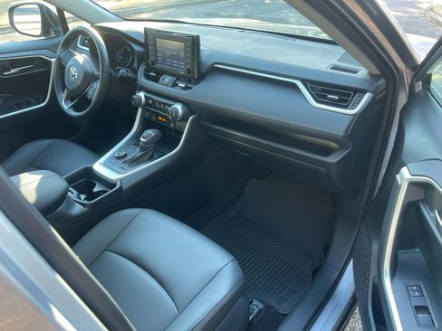 Used 2021 Toyota RAV4 XLE Premium image 14