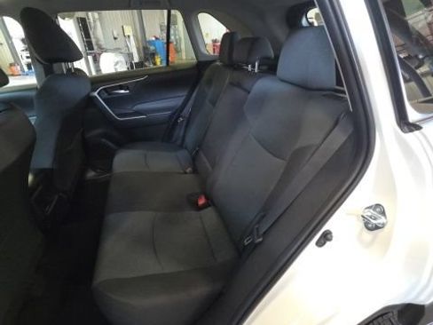 Used 2025 Toyota RAV4 XLE AWD/4WD image 13