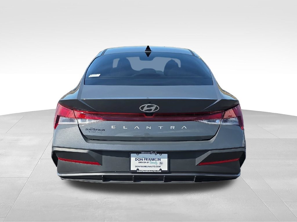 Used 2024 Hyundai Elantra SEL FWD image 4