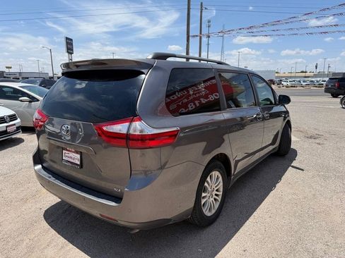 Used 2016 Toyota Sienna XLE w/ XLE Navigation Package FWD image 3