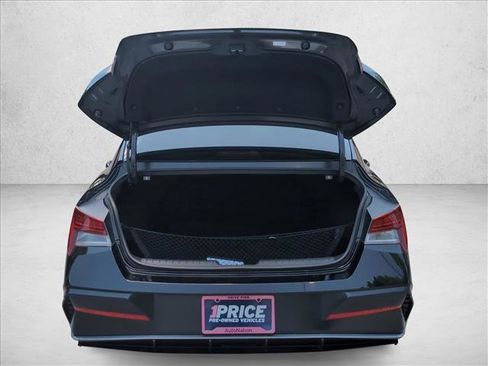 Certified 2025 Hyundai Elantra SEL FWD image 7