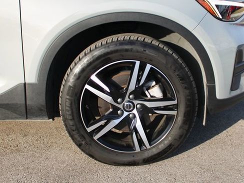 Used 2025 Volvo XC40 B5 Core image 39