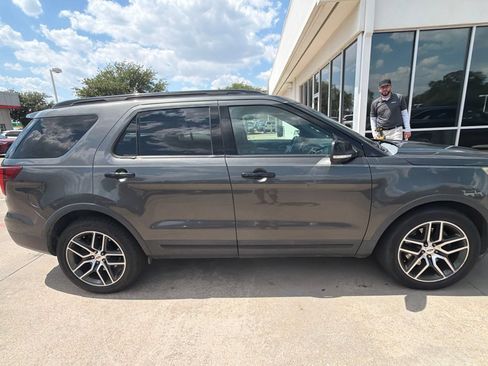 Used 2017 Ford Explorer Sport w/ Equipment Group 401A AWD/4WD image 3
