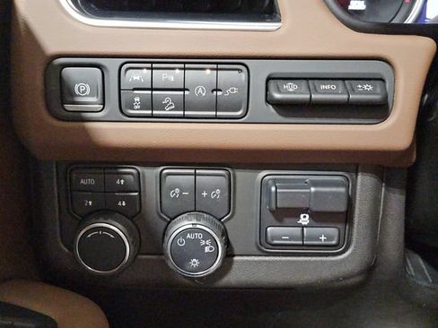 Used 2021 Chevrolet Tahoe High Country w/ Premium Package AWD/4WD image 31