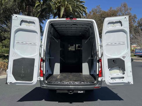 Used 2022 Mercedes-Benz Sprinter 2500 image 65
