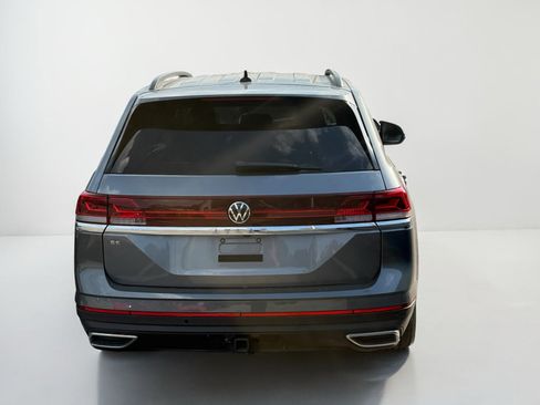 Used 2024 Volkswagen Atlas SE FWD image 2