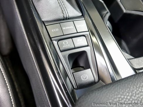 Used 2025 Toyota Camry SE image 17